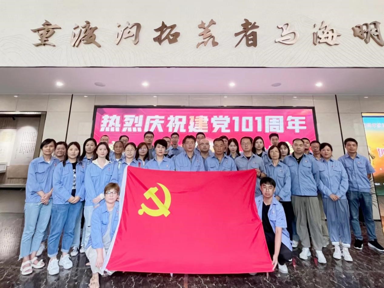 向先進(jìn)學(xué)習(xí)，向楷模致敬